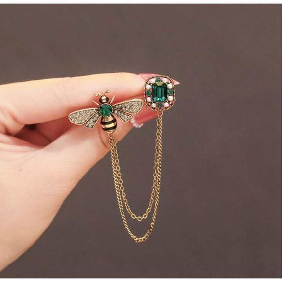 Bee Collar Pin - Picture 6 of 7